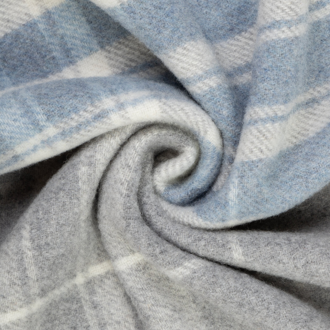 Manta de cachemira y merino (10% cachemira) con diseño tartán · 11