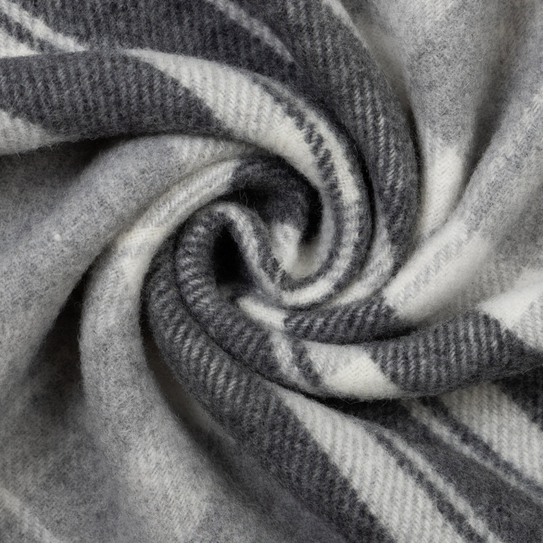 Manta de cachemira y merino (10% cachemira) con diseño tartán · 11