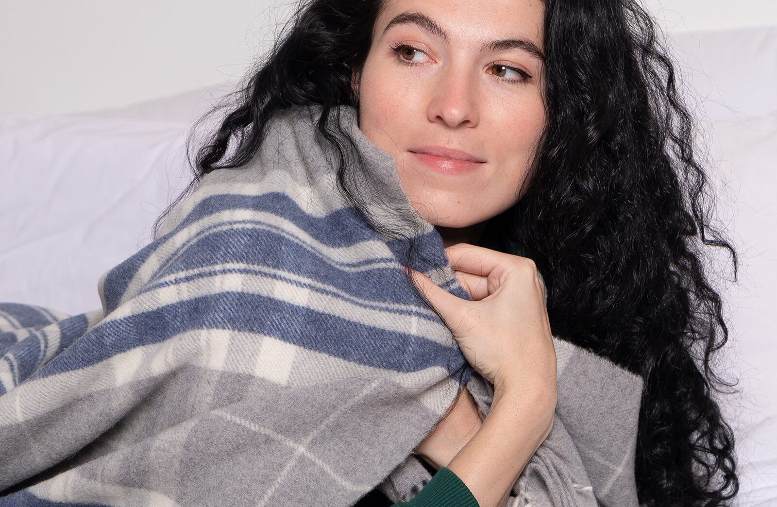 La lana pica: por qué pasa, qué hacer y qué manta de lana no pica