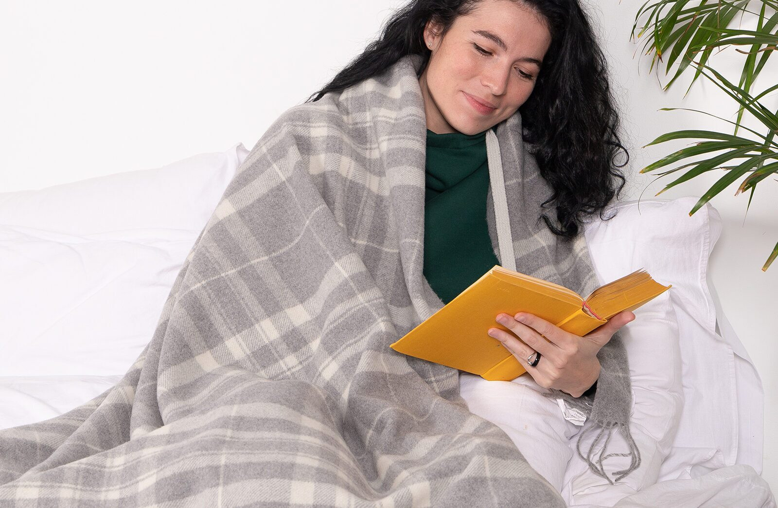 Dormir con manta de lana: ¿encima o debajo del nórdico?